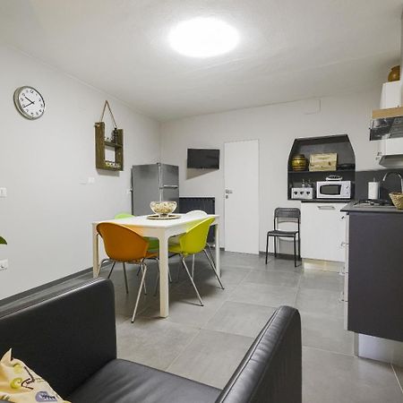 Casa Vacanze Vicolo Della Luna Ambra ภายนอก รูปภาพ