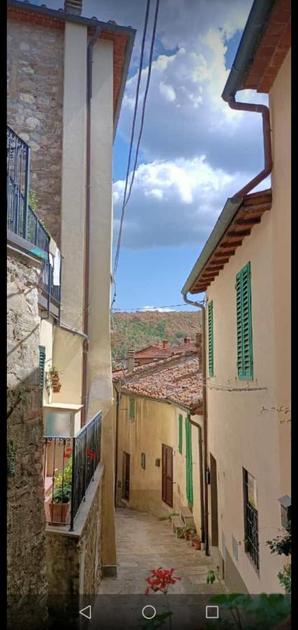 Casa Vacanze Vicolo Della Luna Ambra ภายนอก รูปภาพ